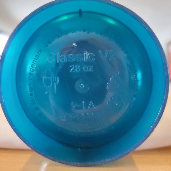 BlenderBottle Classic V2 Shaker Bottle Set With Straws | 28oz.| Plum and Teal - Picture 2 of 10